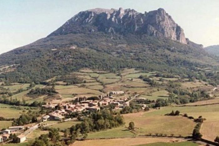 Mournac, Domaine de Mournac, Antugnac, South West France, Cathar, Pays Cathar, Swimming pool, Holiday, Vacance, Wine, Sun, France, Yoga, retreat, walking, painting, food, cheese, chambre d'hotes, Les Labadous, rennes le chateau, chilling, swimming, cycling, bicycle, meditation, relaxing, running, jogging